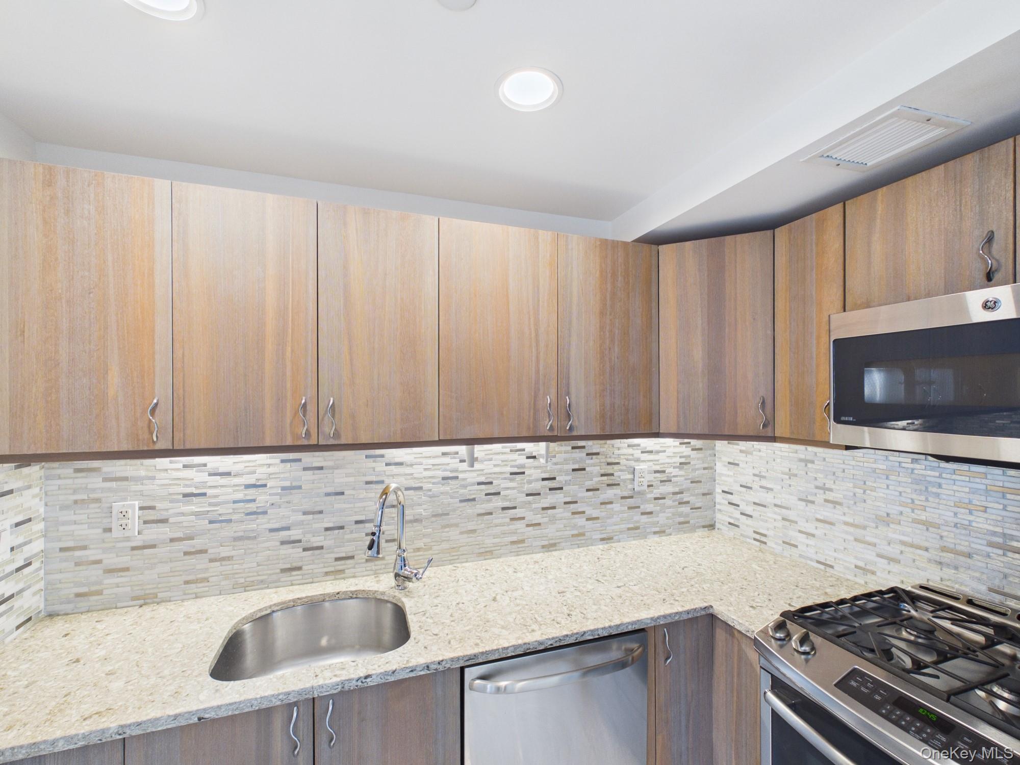 28-20 Astoria Boulevard – For Sale photo 4