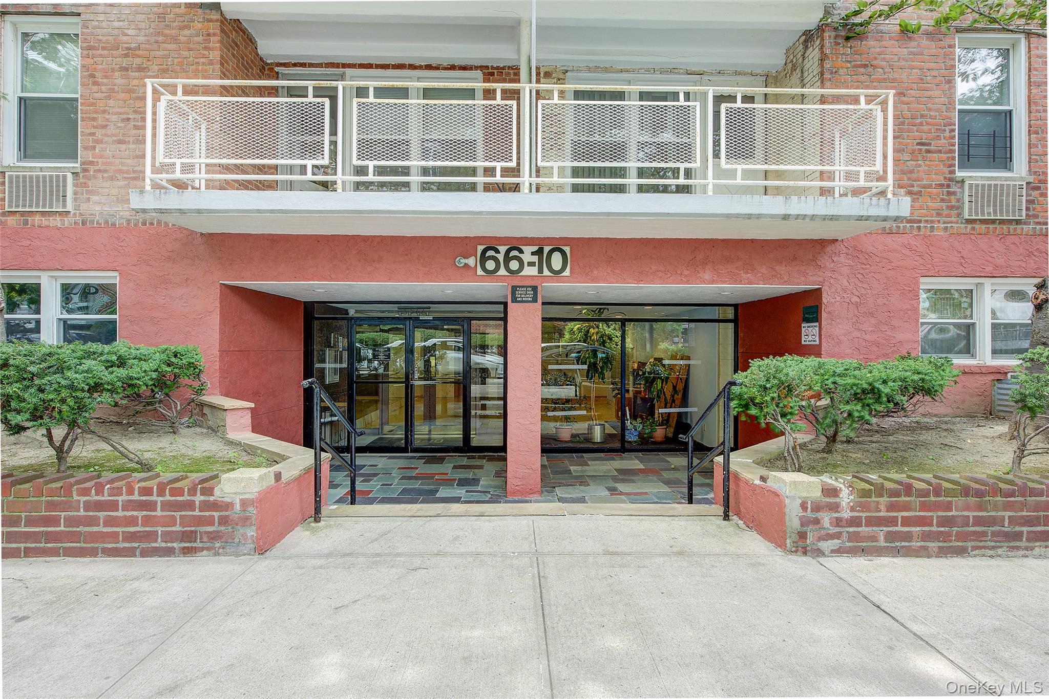 66-10 Thornton Place, Unit 1L photo 2