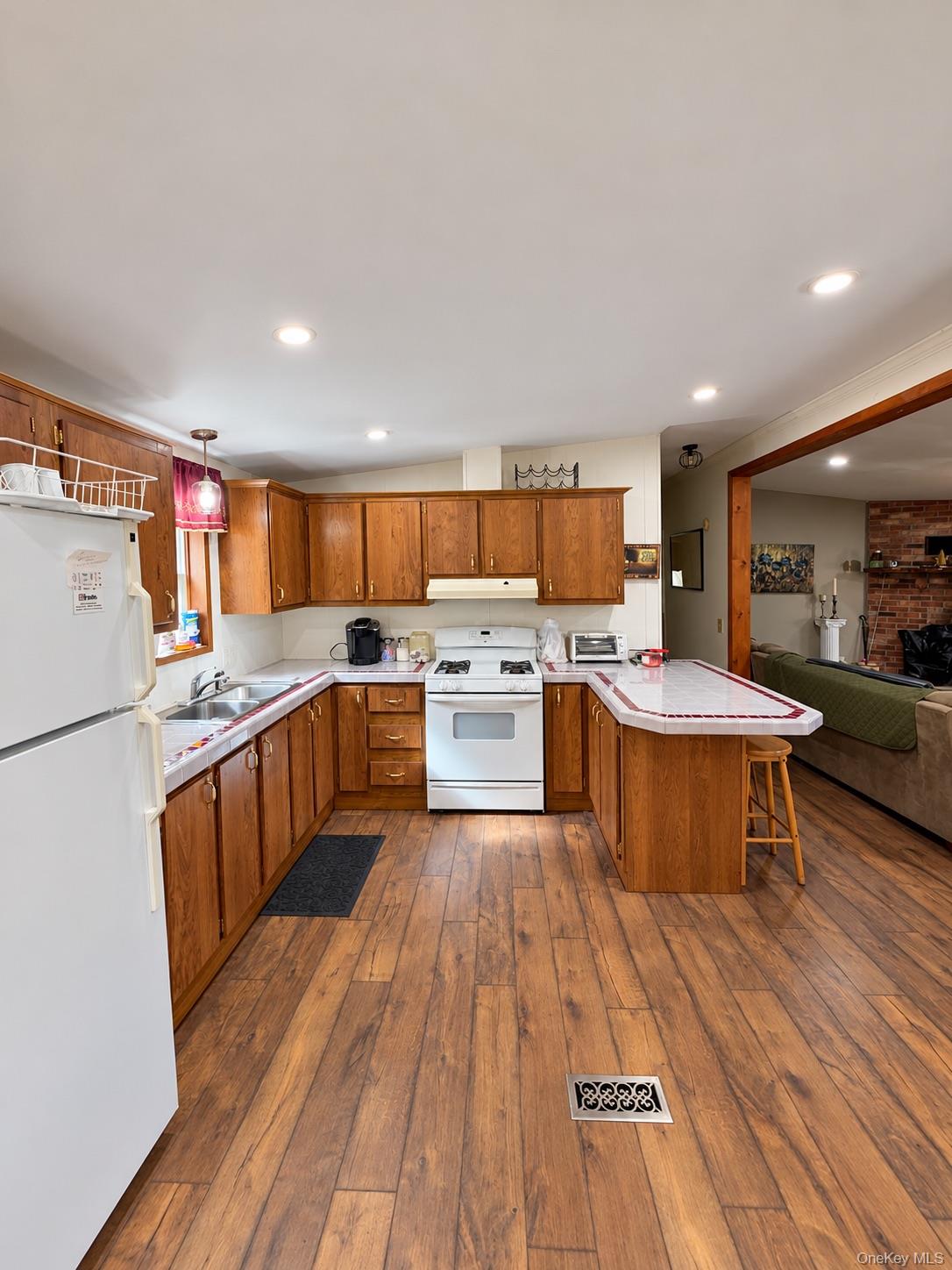 353 Knickerbocker Road – For Sale photo 7