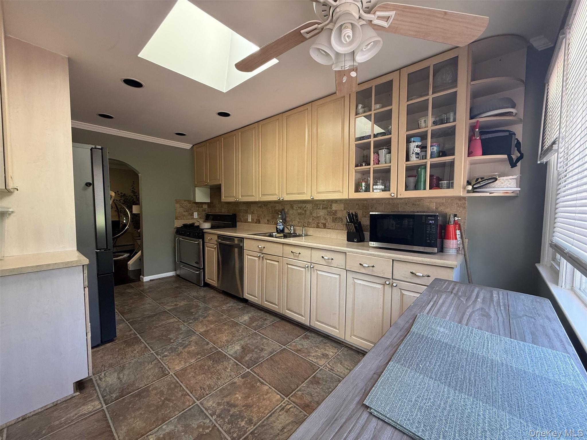 7 Woodlands Avenue N – For Rent photo 14