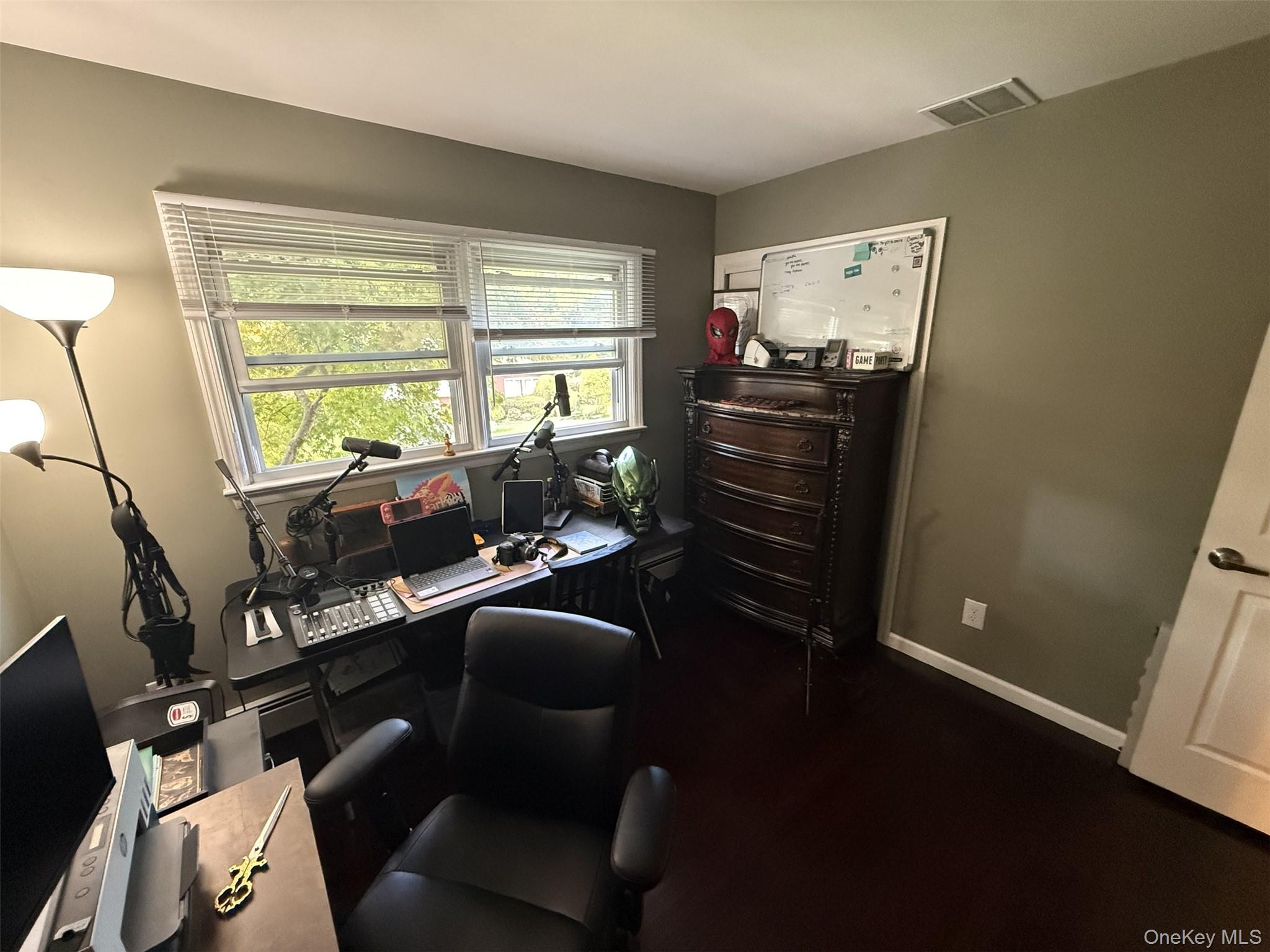 7 Woodlands Avenue N – For Rent photo 20