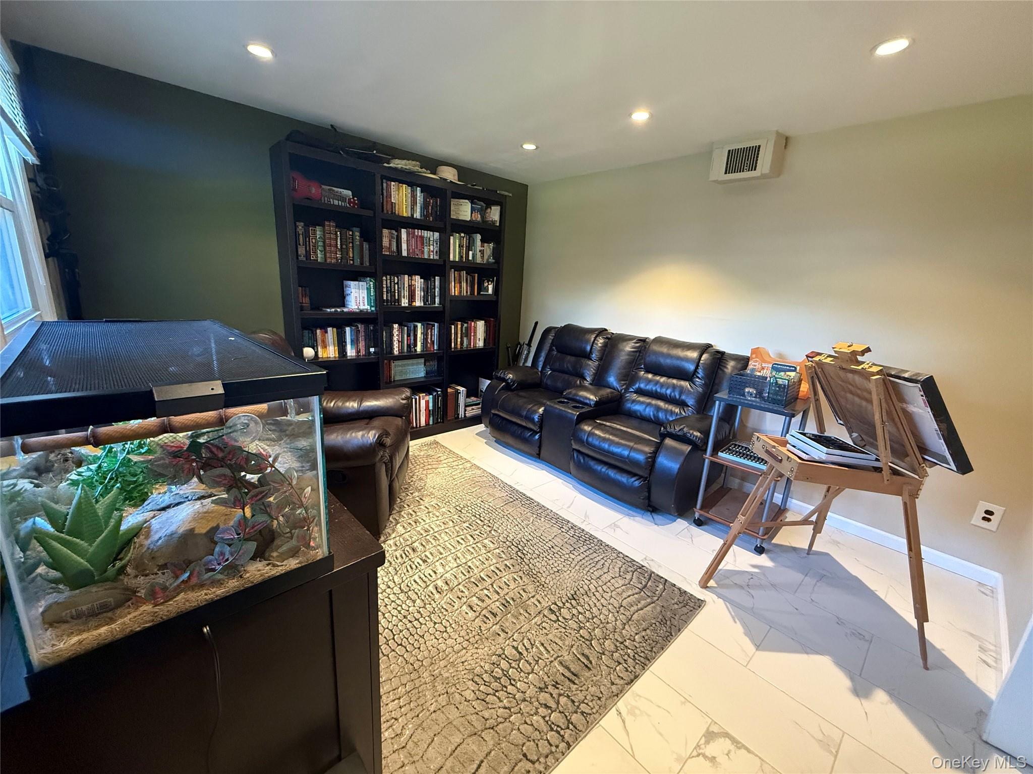 7 Woodlands Avenue N – For Rent photo 3