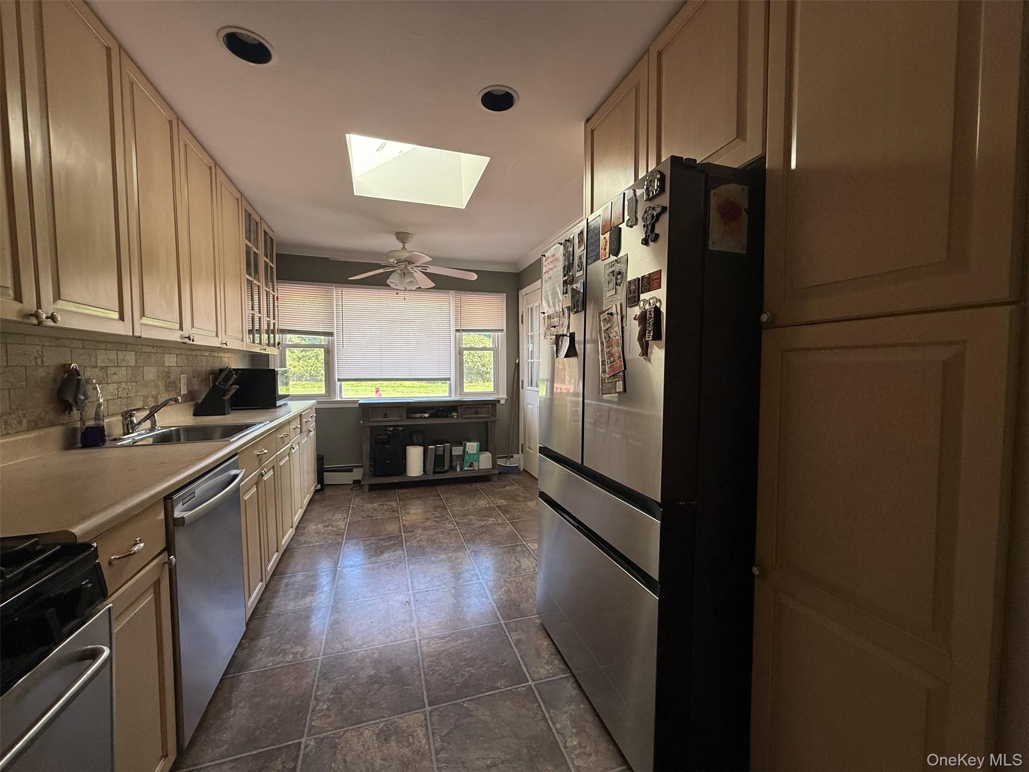 7 Woodlands Avenue N – For Rent photo 13