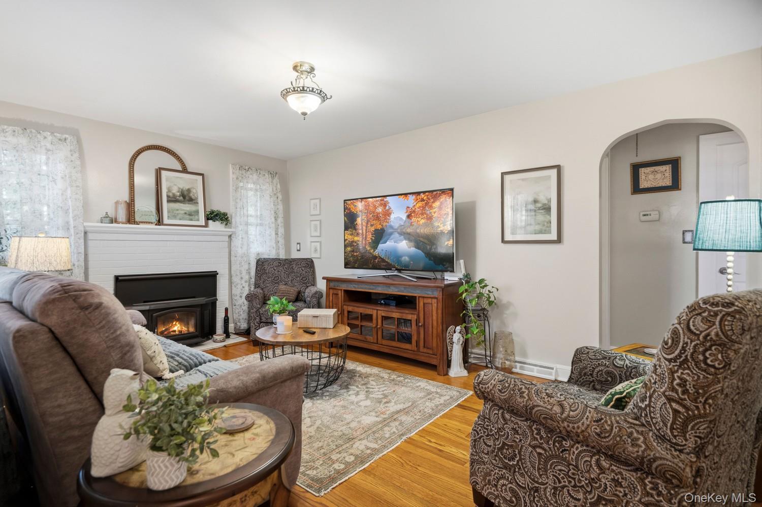 82 Pardee Avenue – For Sale photo 4