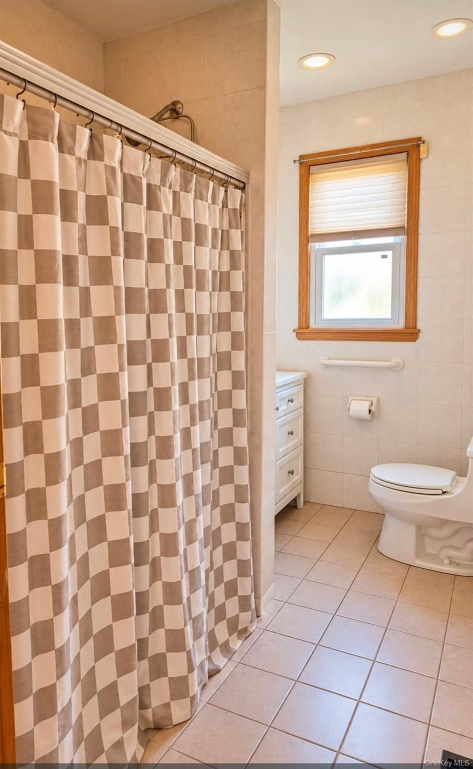 207 W Broadway – For Sale photo 5
