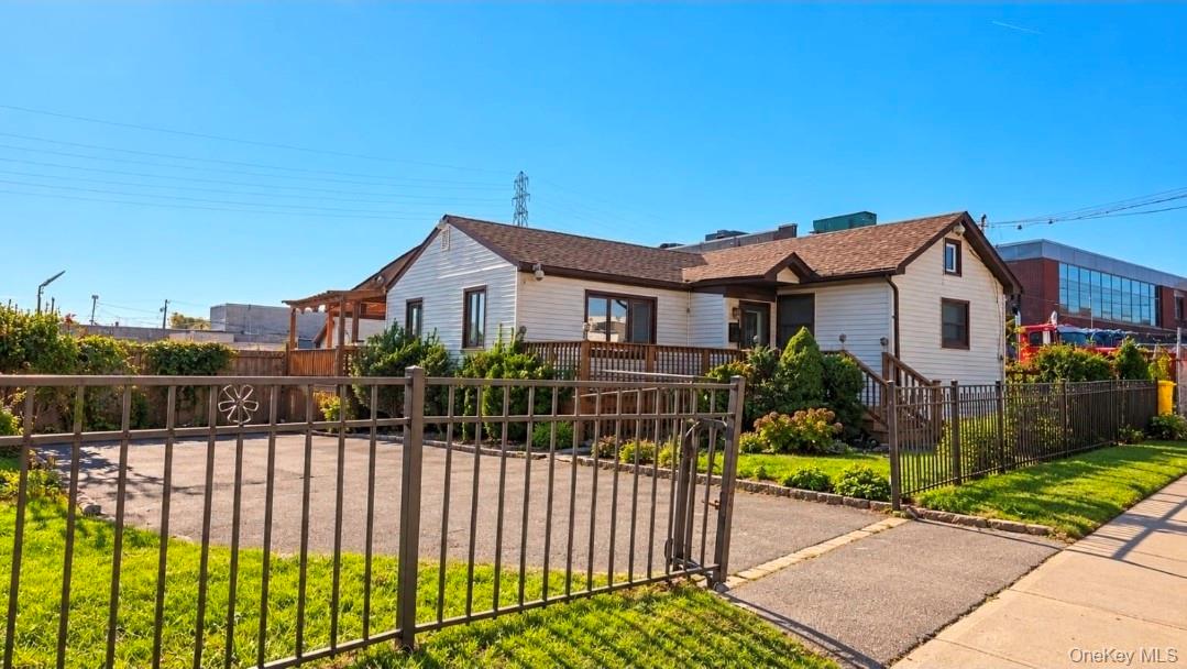 207 W Broadway – For Sale