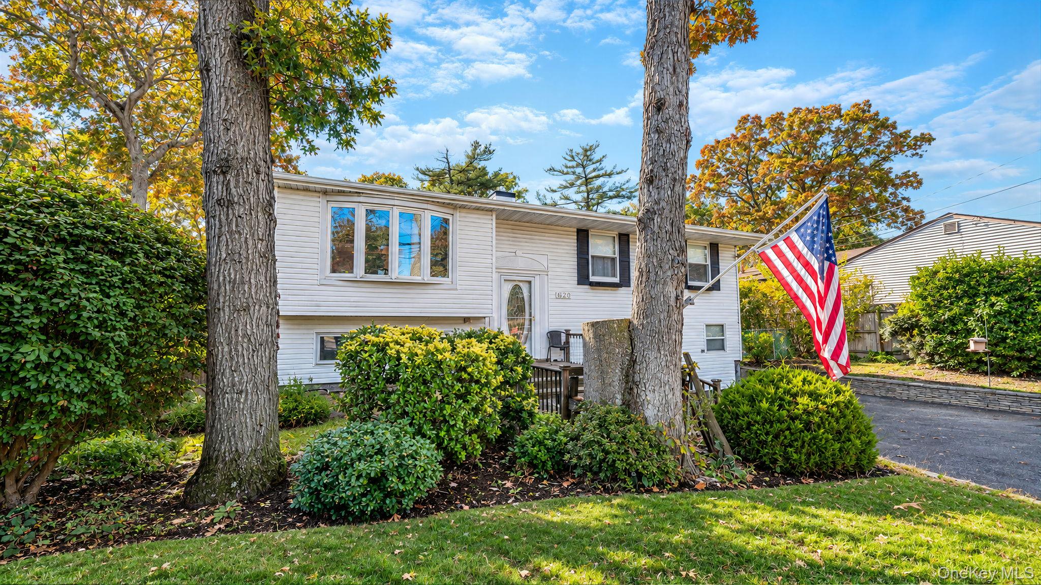 620 Motor Parkway – For Sale photo 2