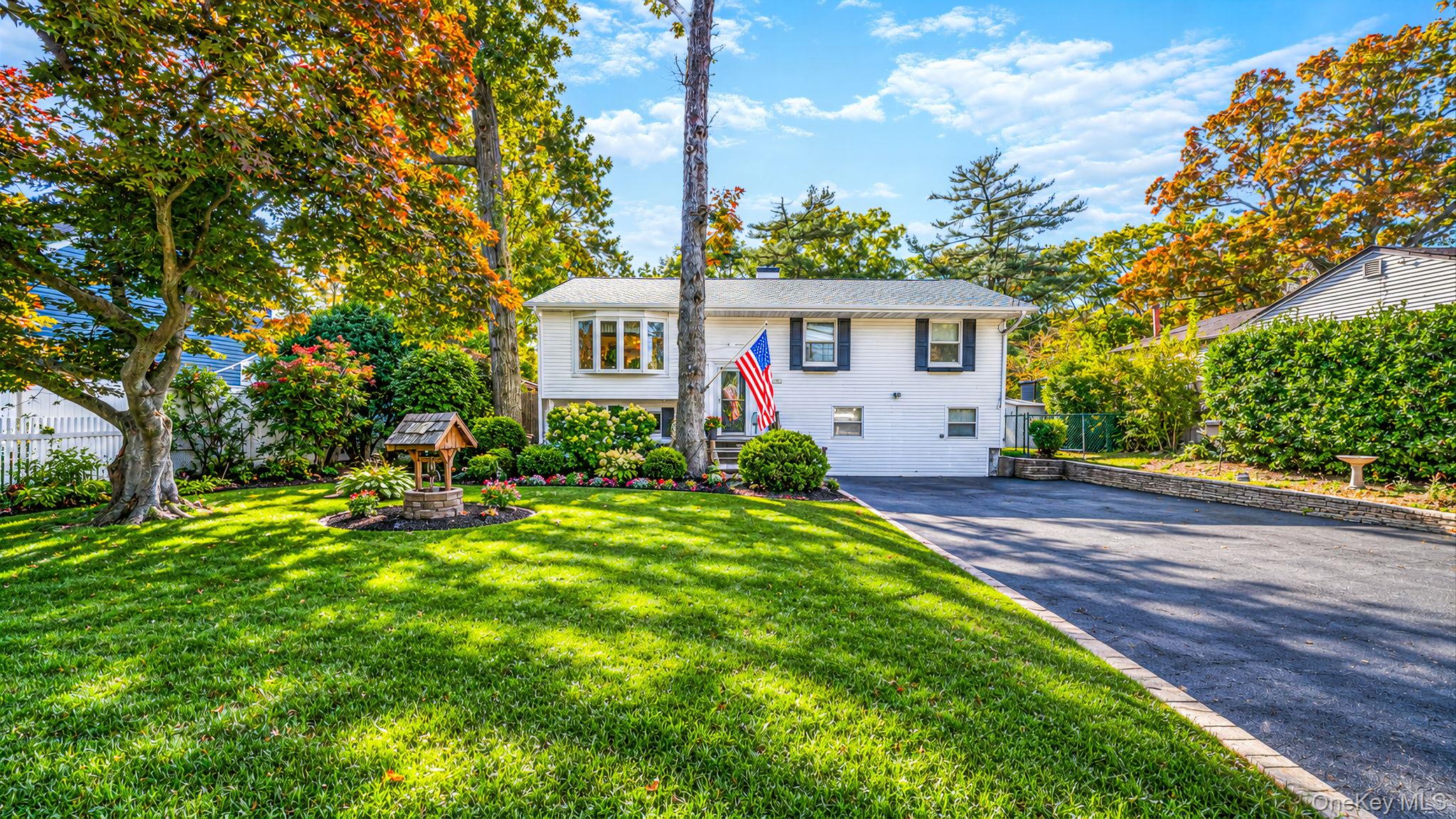 620 Motor Parkway – For Sale