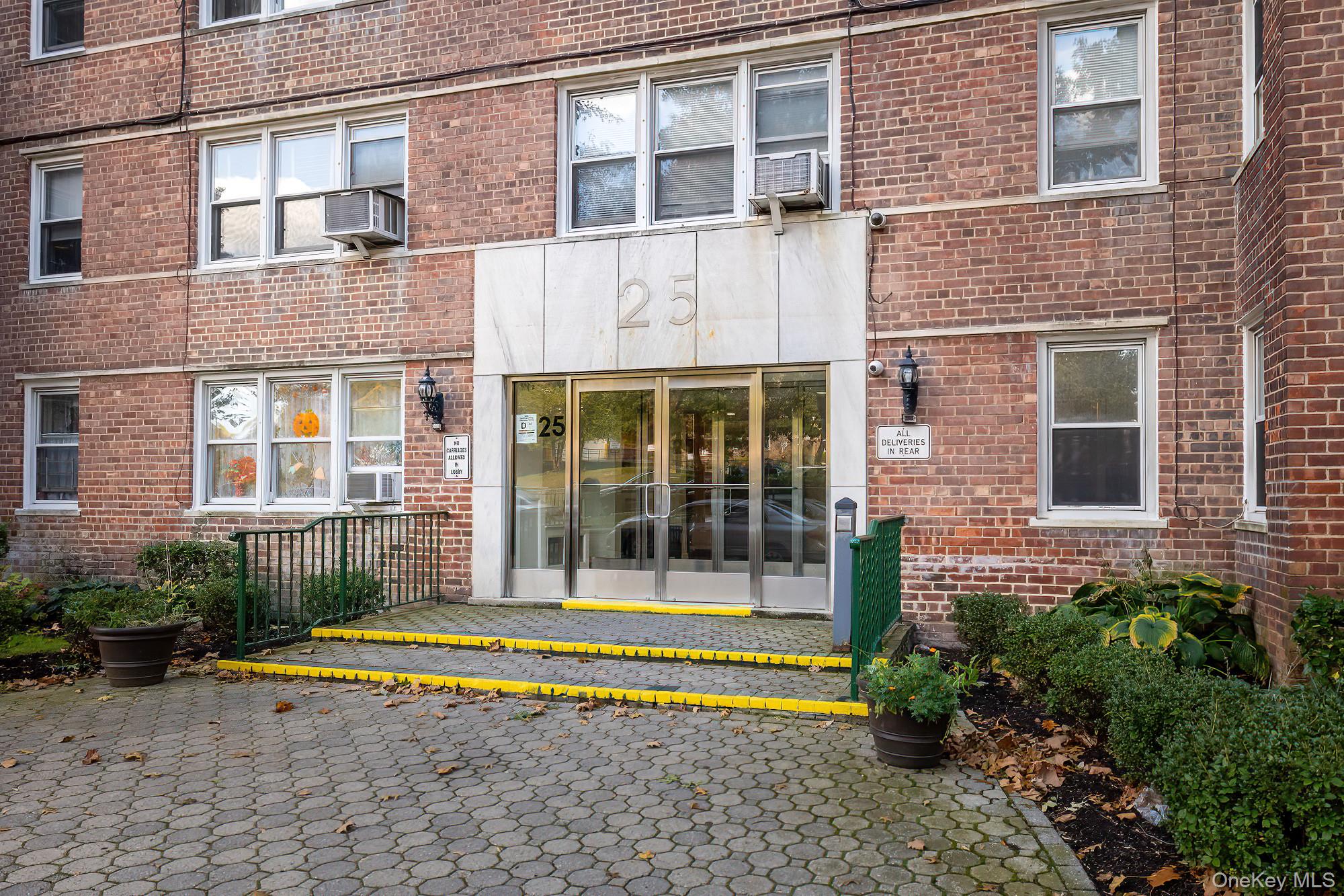 25 Knolls Crescent, Unit 9F