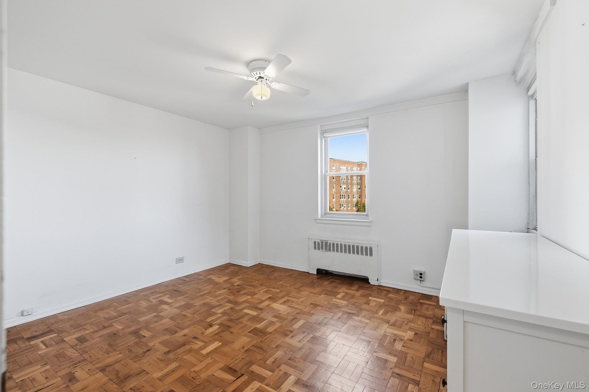 25 Knolls Crescent, Unit 9F photo 8