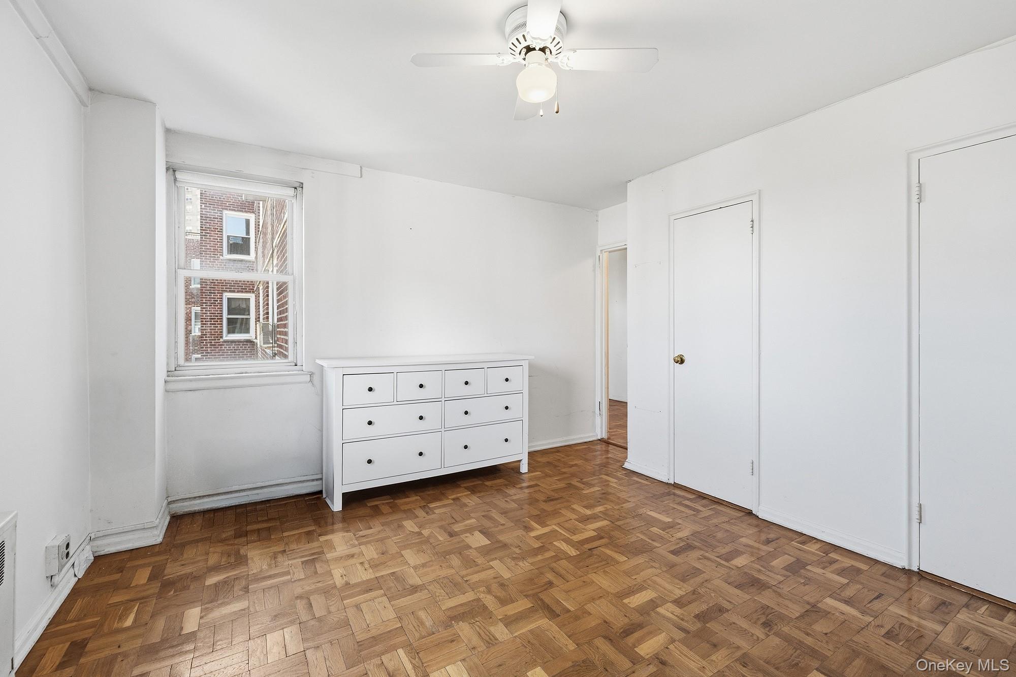 25 Knolls Crescent, Unit 9F photo 10