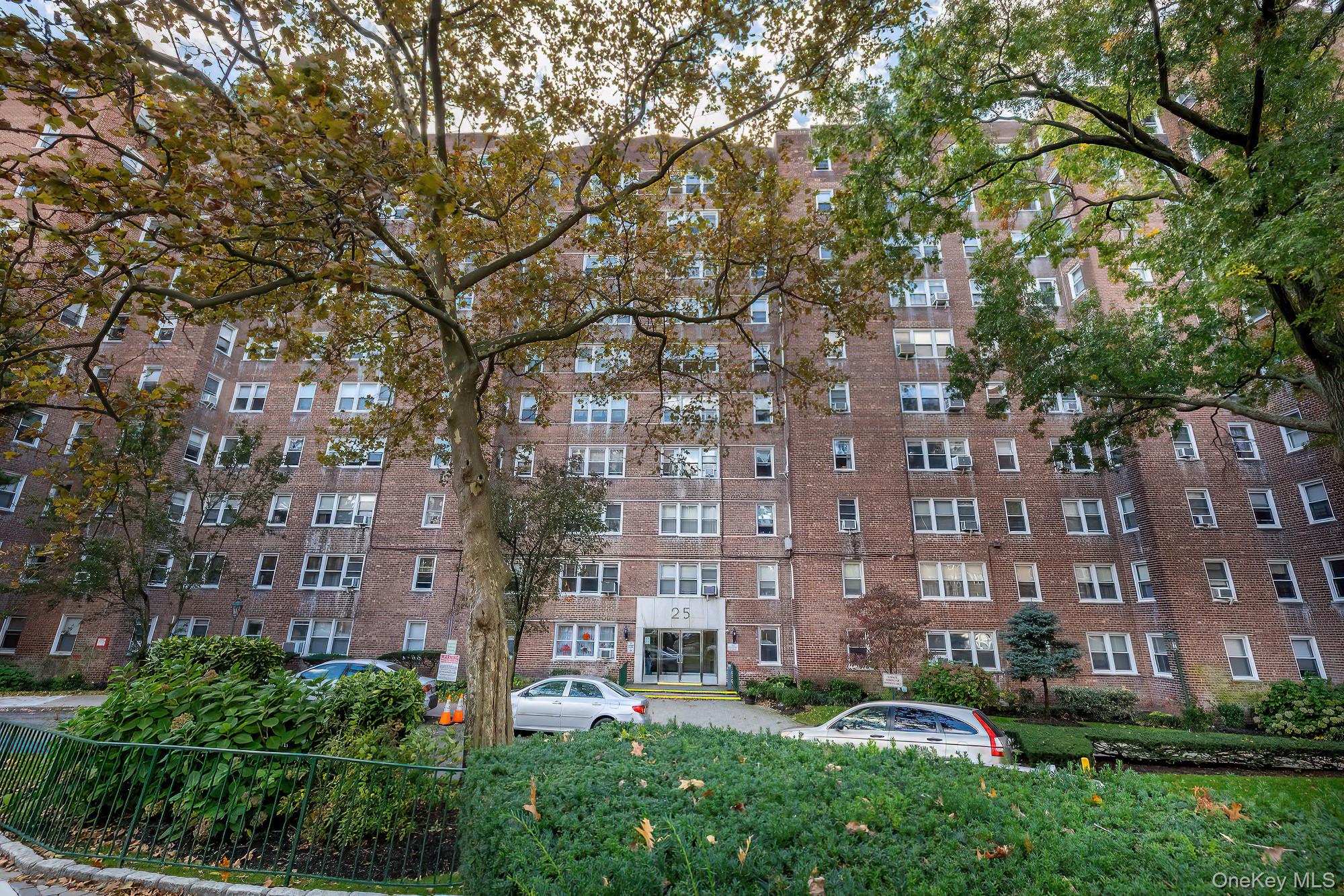 25 Knolls Crescent, Unit 9F photo 17