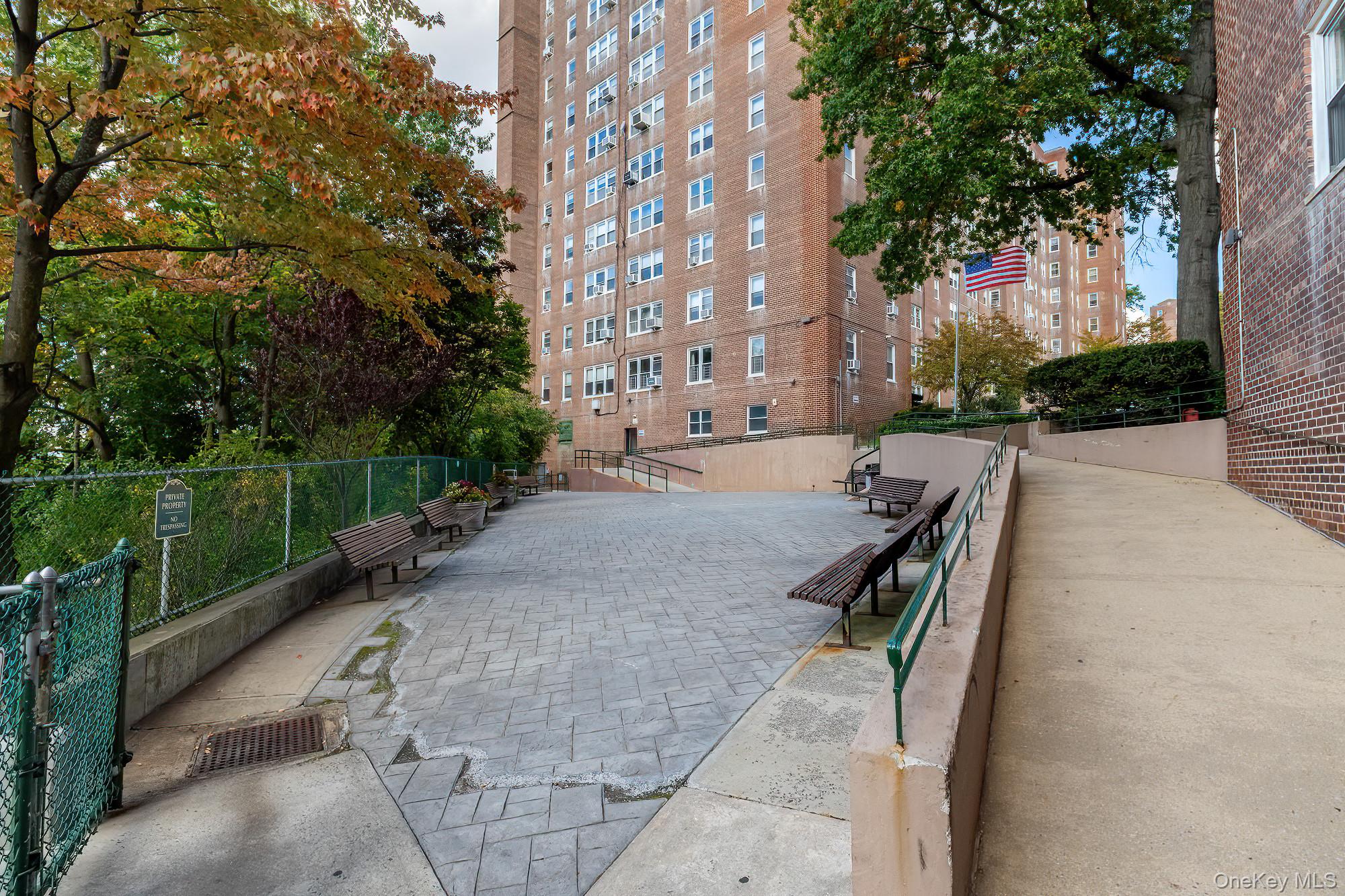 25 Knolls Crescent, Unit 9F photo 18