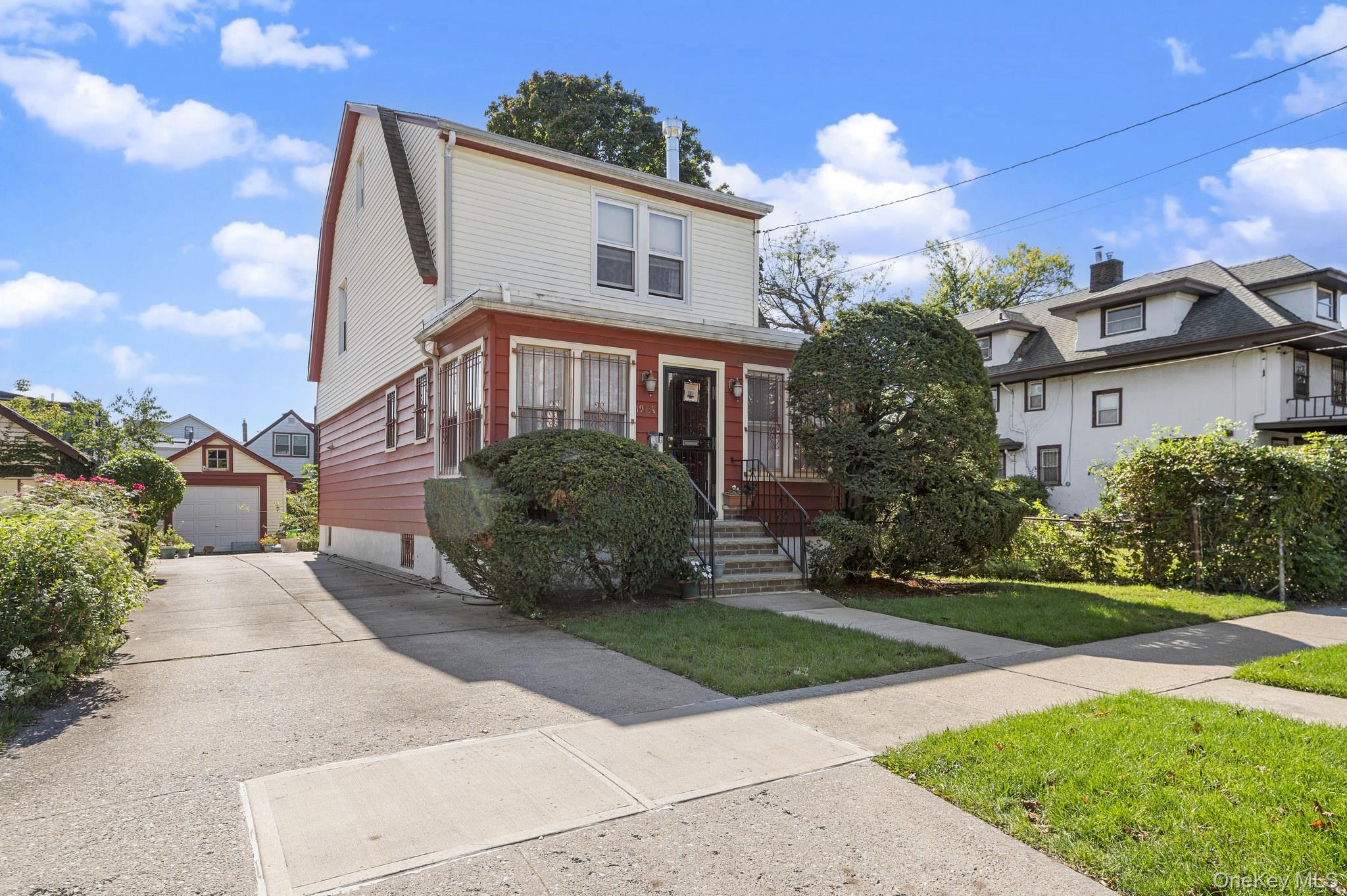 191-16 116th – For Sale photo 2