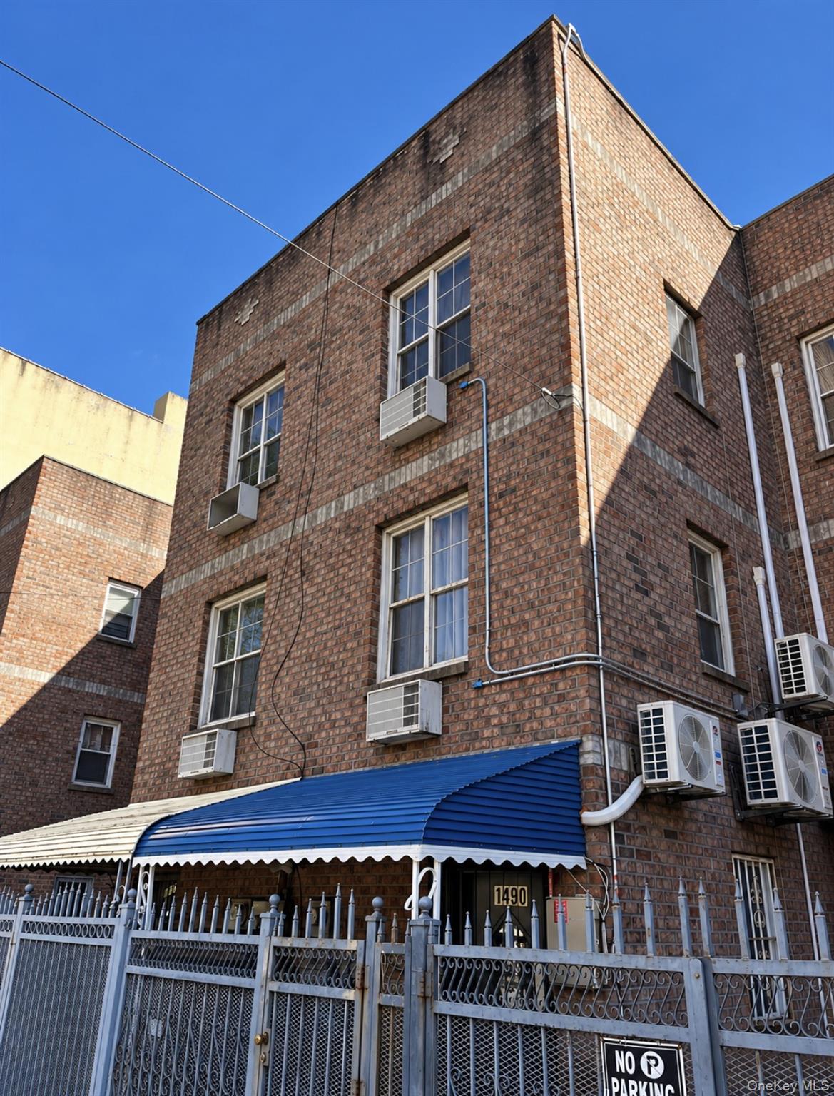 1500 Vyse Avenue – For Sale