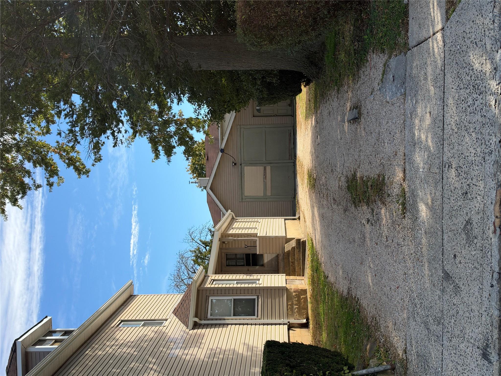 34 2nd Avenue – For Sale photo 2