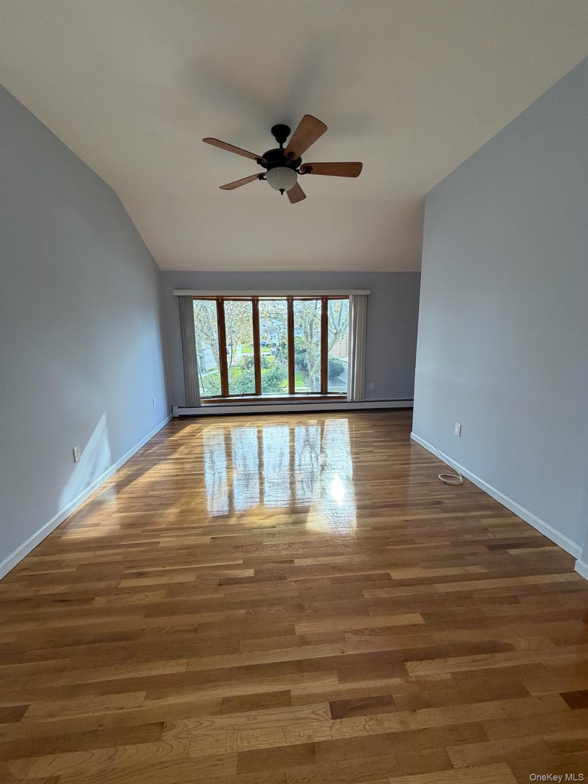 888 Custer Street, Unit Upper photo 4