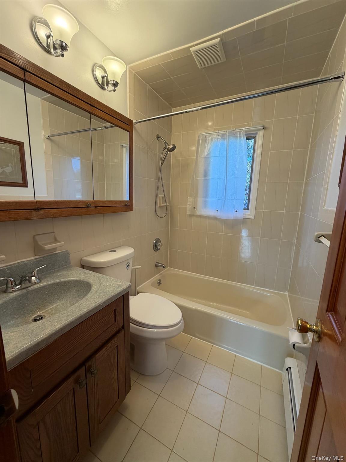 888 Custer Street, Unit Upper photo 5