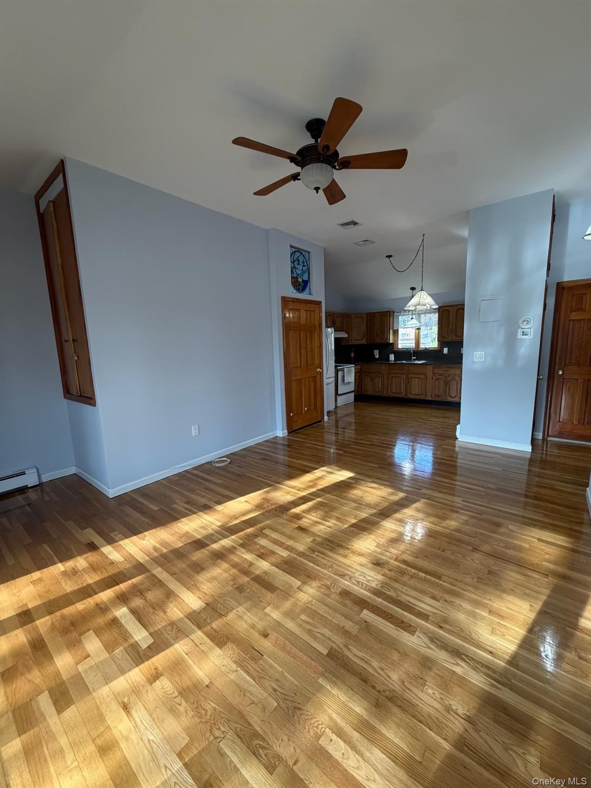 888 Custer Street, Unit Upper photo 3