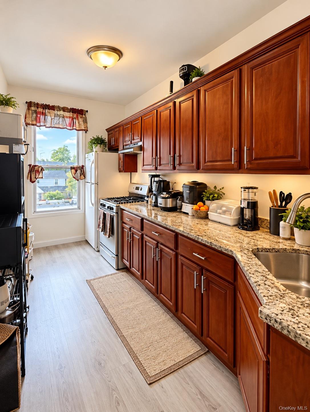 19803 Hollis Avenue – For Sale photo 2