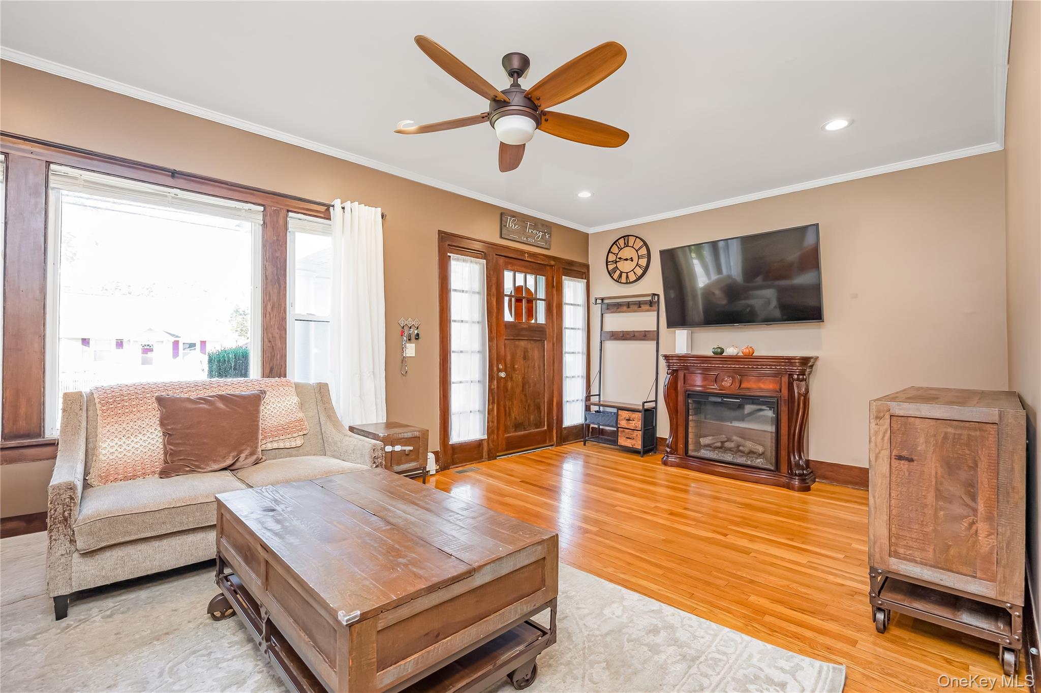 466 N Wellwood Avenue – For Sale photo 4