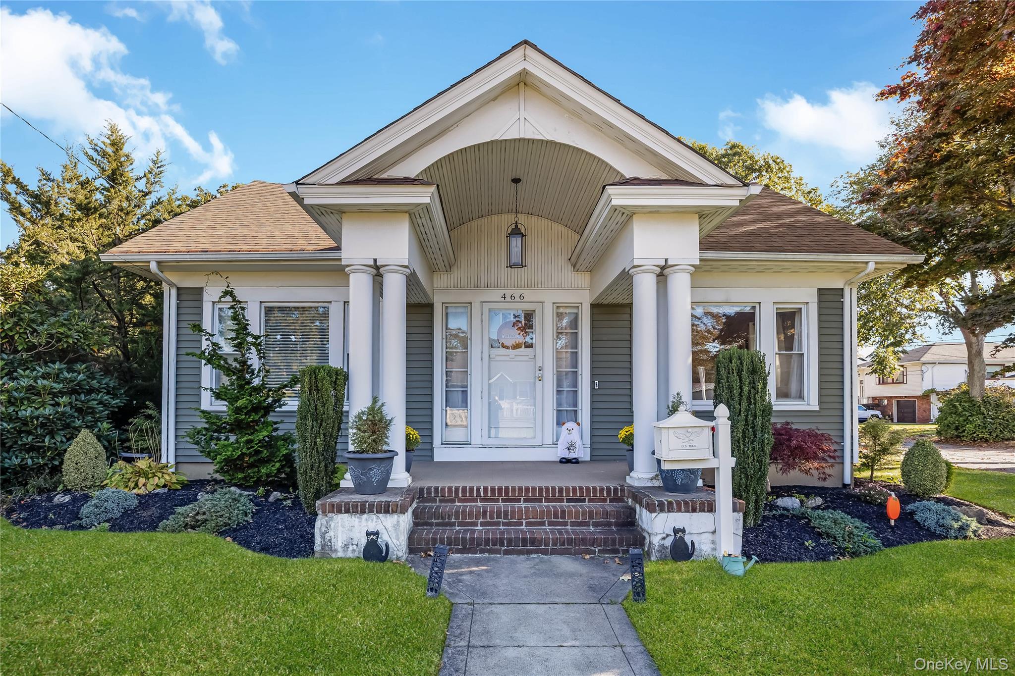 466 N Wellwood Avenue – For Sale