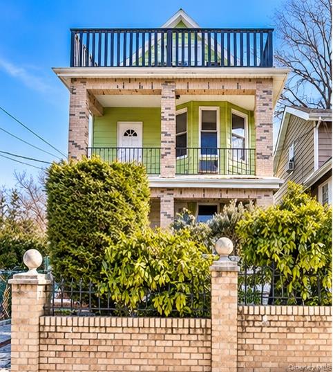 15 University Place – For Sale