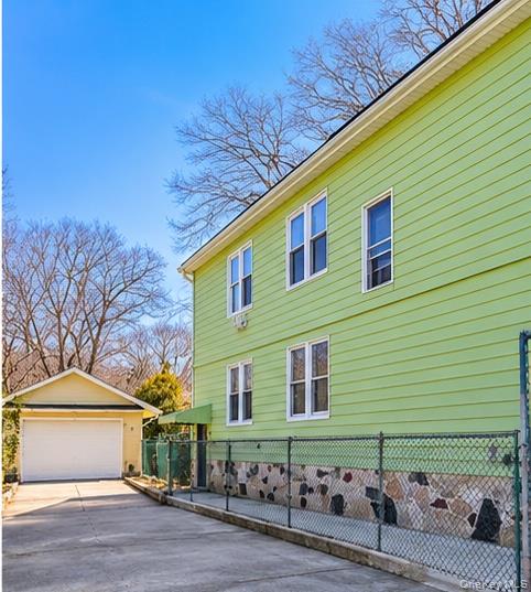 15 University Place – For Sale photo 3