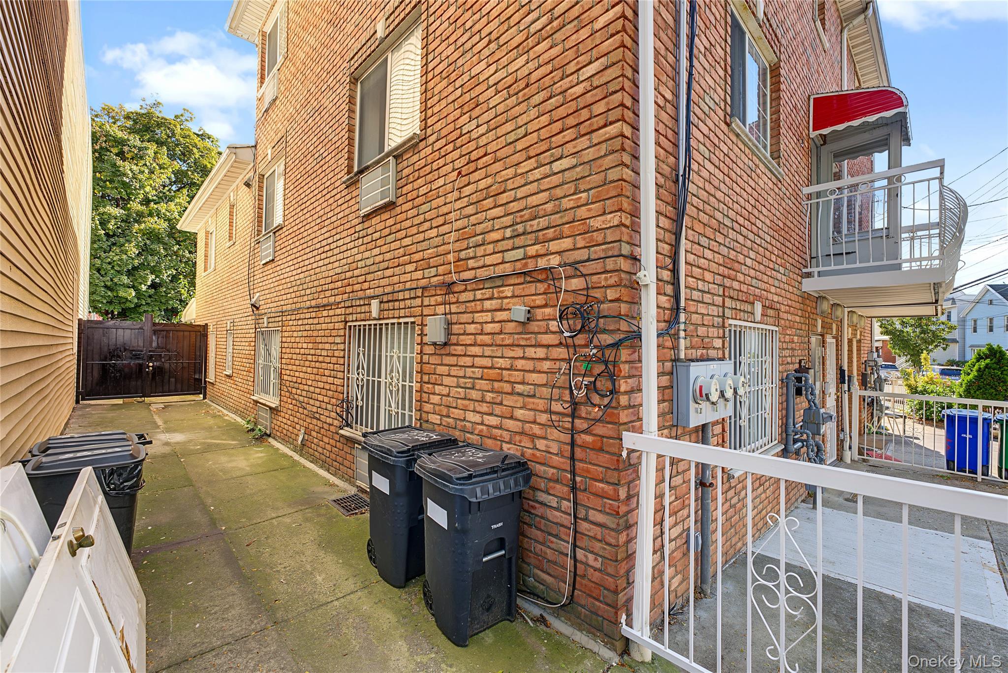 53-53 72 Place – For Sale photo 3