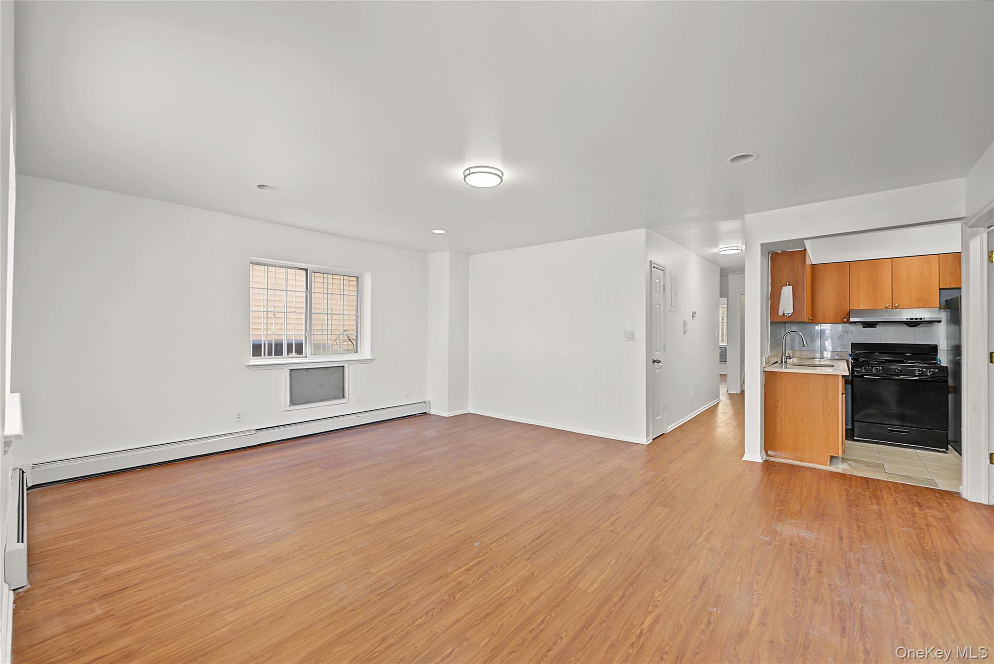 53-53 72 Place – For Sale photo 4